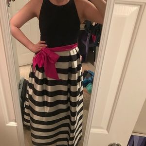 LAST CHANCE: Elegant with a POP of color!